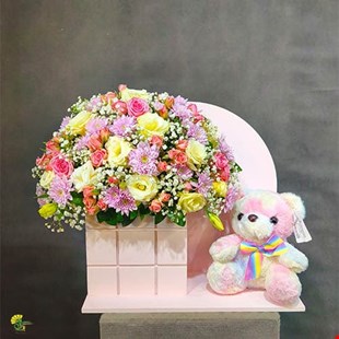 باکس گل و عروسک صورتی