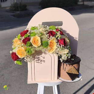 باکس هدیه گل و کیک کد 2 -  خرید گل مشهد