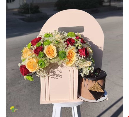 باکس هدیه گل و کیک کد 2 -  خرید گل مشهد