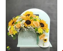 باکس گل آفتابگردان و رز با کیک 