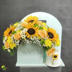 باکس گل آفتابگردان و رز با کیک - خرید گل مشهد