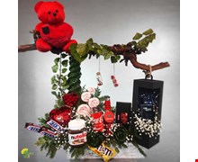 باکس گل و شکلات ولنتاین کد v4