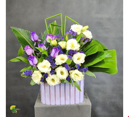 باکس گل هدیه رز و لیسیانتوس