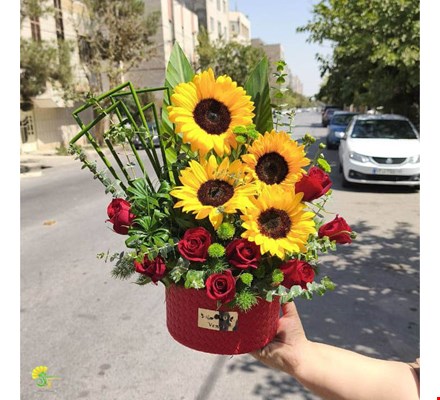 باکس گل آفتابگردان و رز 