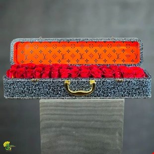 باکس گل رز چمدانی