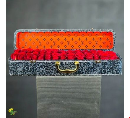 باکس گل رز چمدانی