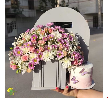 باکس هدیه گل و کیک کد 1 - هایپر گل مشهد