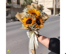 دسته گل آفتابگردان و عروس