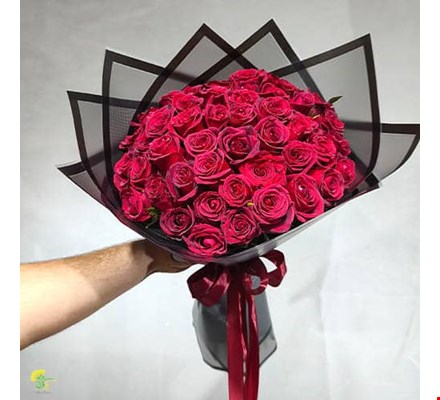 دسته گل رز قرمز