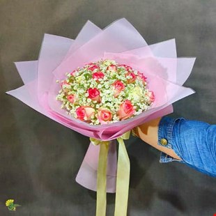 دسته گل رز و ژیپسوفیلا