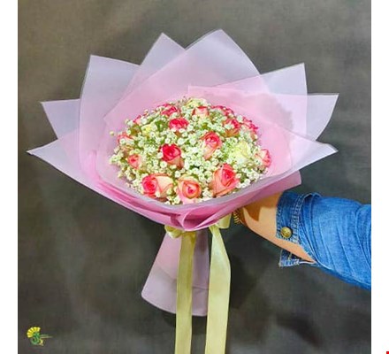 دسته گل رز و ژیپسوفیلا