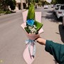 دسته گل تک شاخه رز آبی و عروس