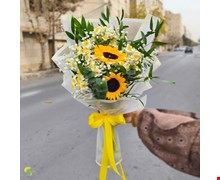 دسته گل نرگس و آفتابگردان