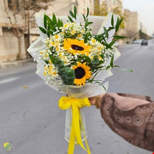 دسته گل نرگس و آفتابگردان